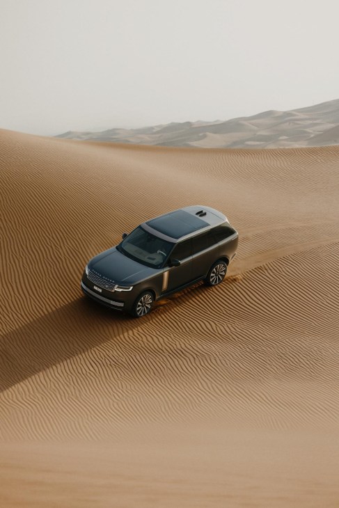 Range Rover SV, desert drive