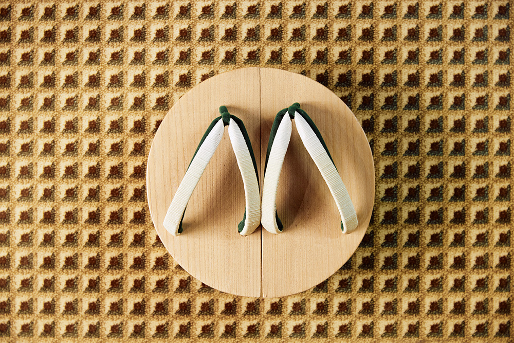 Yotsuya Sanei completed sandals