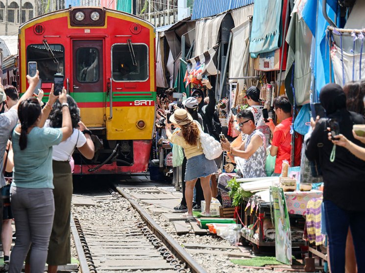 Tourist numbers crash in Thailand and final campaigning in New York’s mayoral race