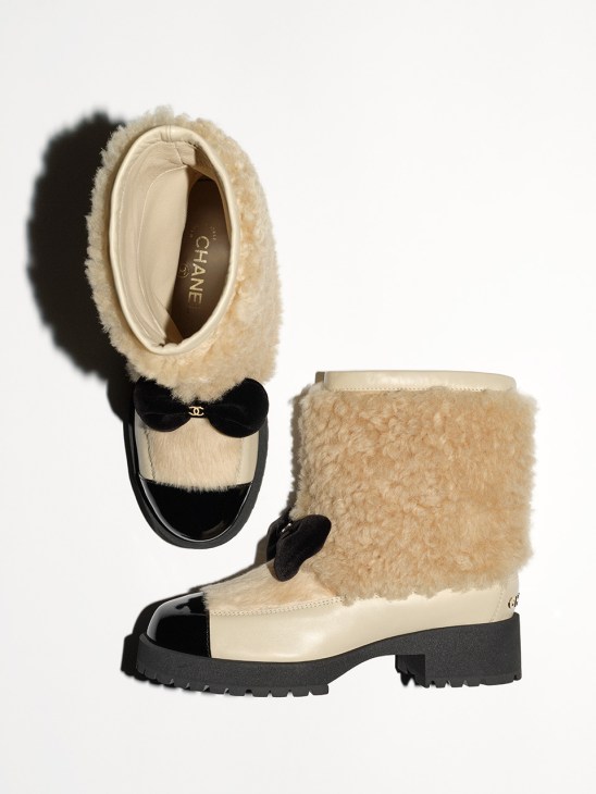 Fur heeled boots with bow  by Chanel Coco Neige