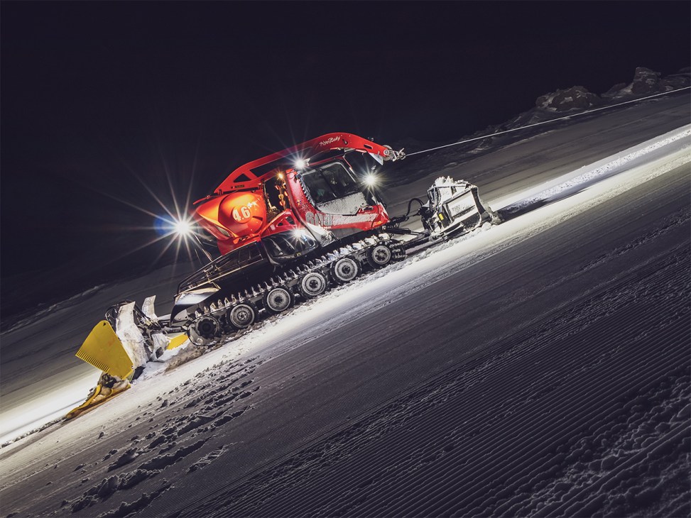 Kässbohrer Geländefahrzeug’s pioneering snow-grooming machine in action