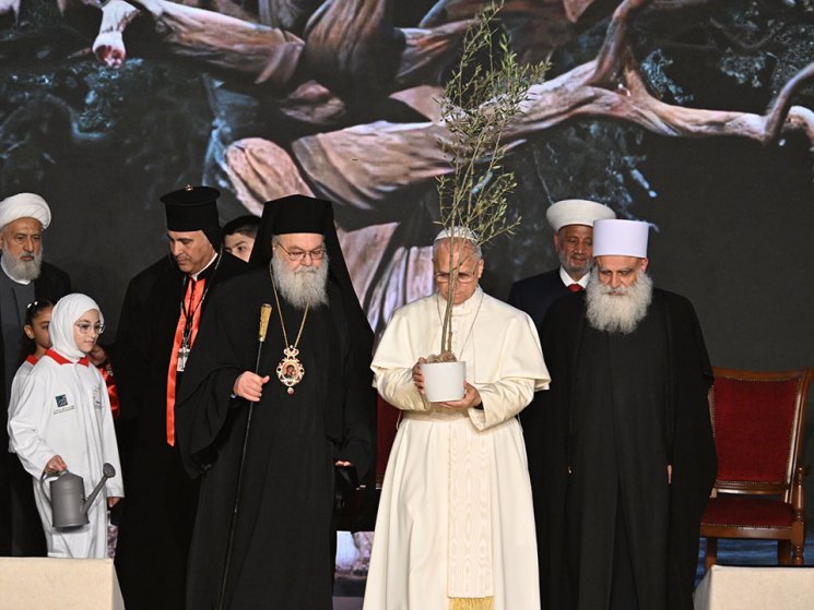 Pope Leo’s last day in Lebanon and the Monocle book on Switzerland