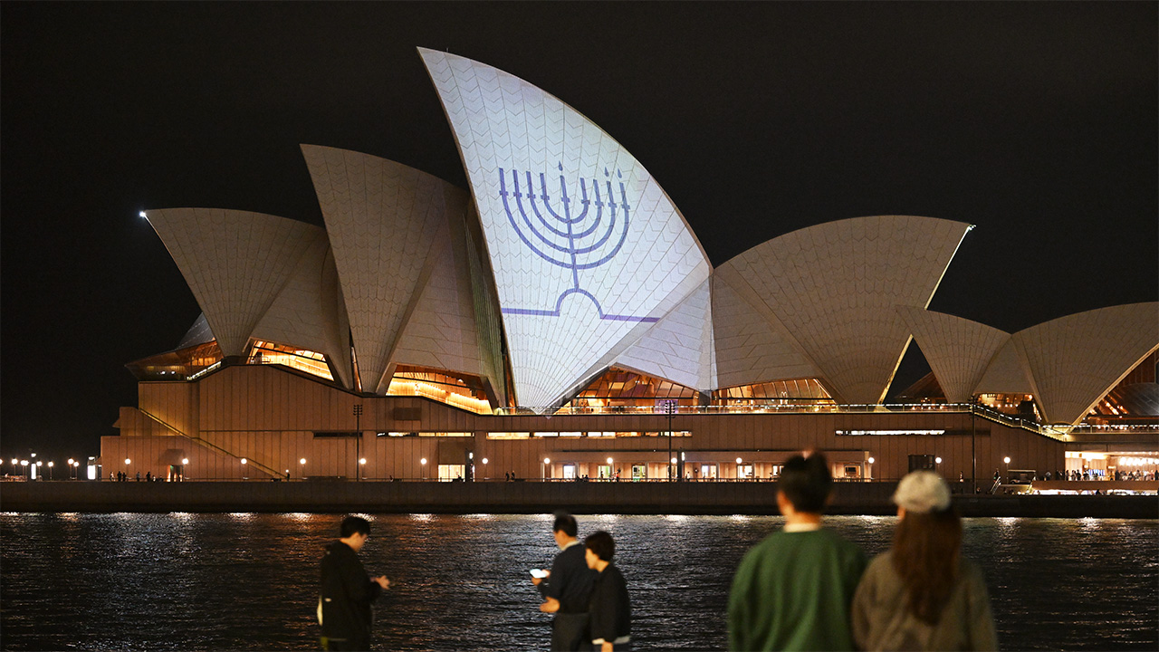 The international community weighs in on the Bondi shooting and Thailand’s next election 