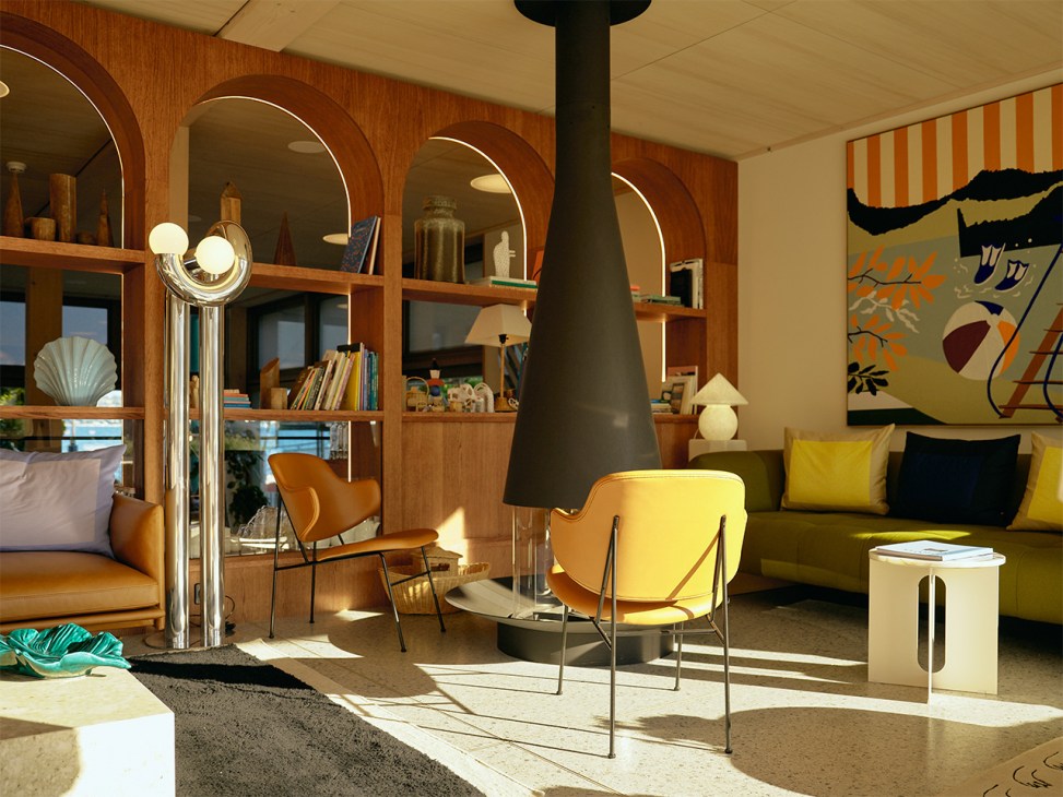 Retro lounge at Auberge Port-Gitana