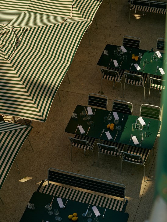 At Auberge Port-Gitana a sunny terrace offers direct access to Lake Geneva