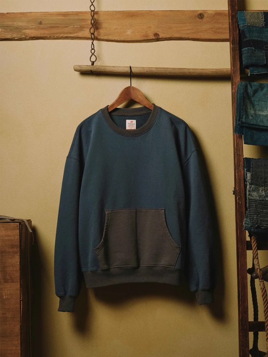 A sweatshirt from Beams x New Balance new collaboration