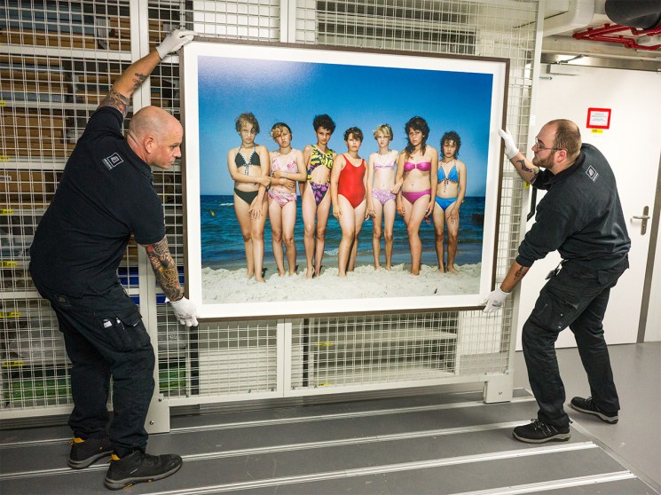 How do you move the Dutch national photography collection? Frame by frame