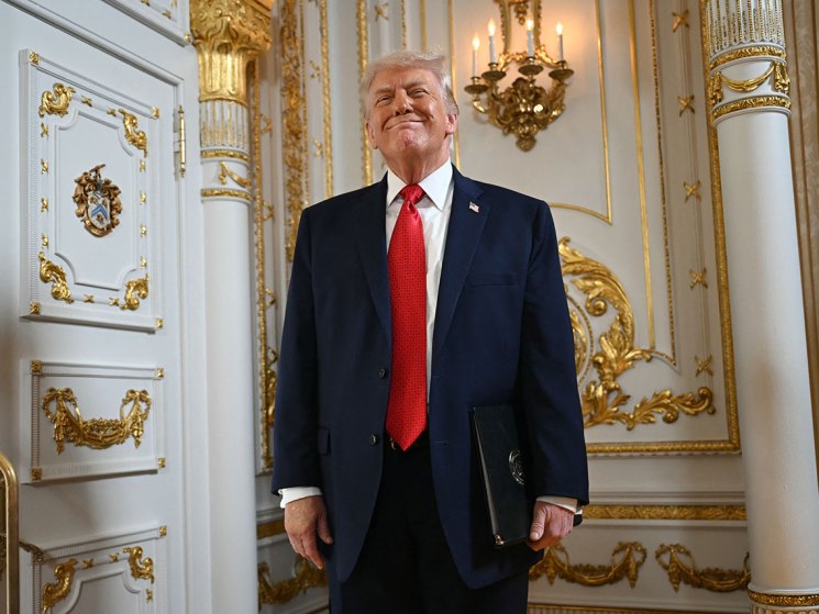 Trump in the gilded Oval Office