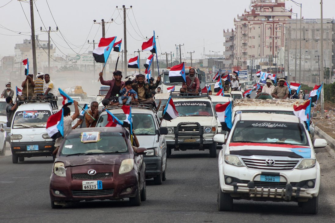A group of Yemenis shows its support for the STC