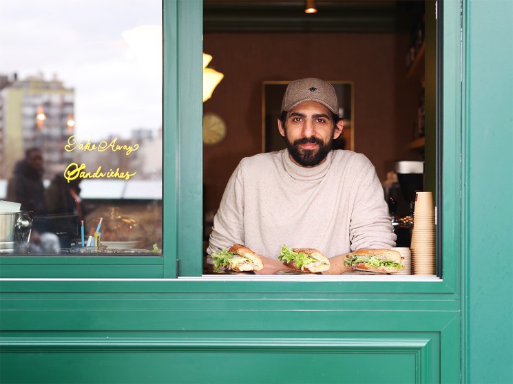 Deux Gares Express worker