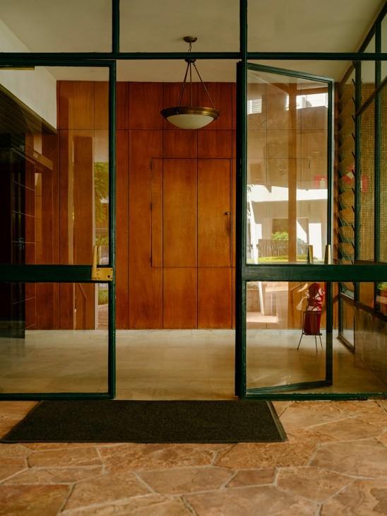 One of two ground floor entrances to Edificio Locarno, which is a mirror image of the Lugano building