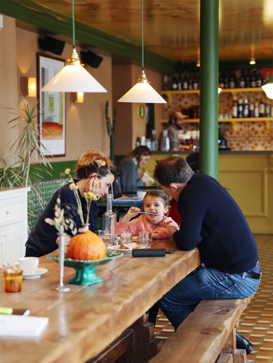 Family eating at Deux Gares Express