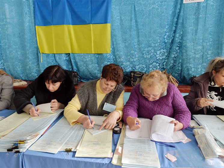 Should Ukraine hold elections?