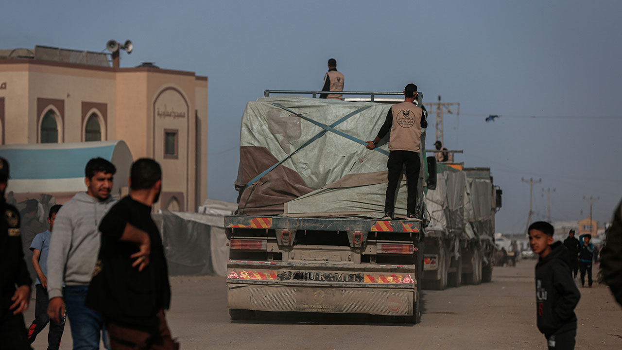 Rafah border crossing opens, Berlin grinds to a halt and ‘Melania’ bores