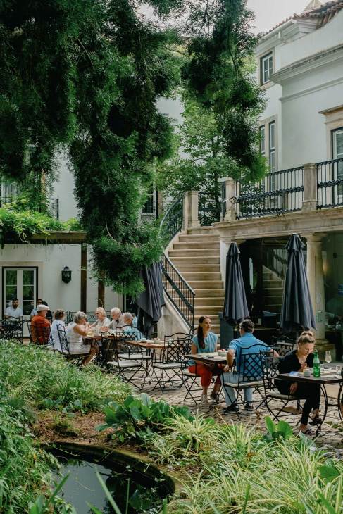Al fresco dining in Portugal