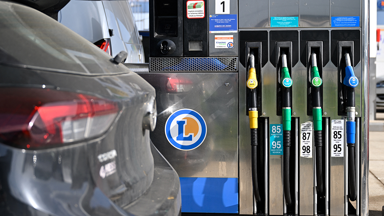 As oil prices pass $100 a barrel, the G7 holds off releasing emergency stockpiles