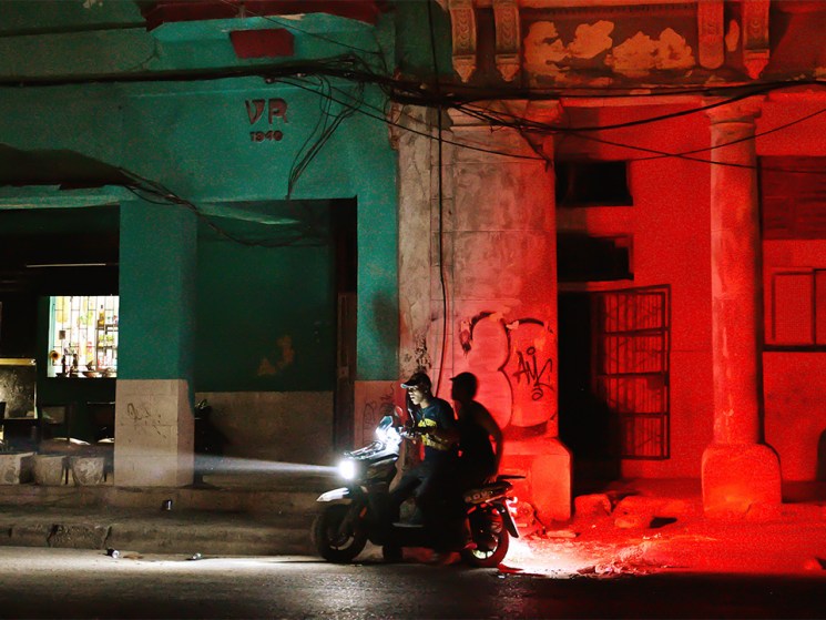 Crisis in Cuba deepens and Zelensky in the UK and Spain