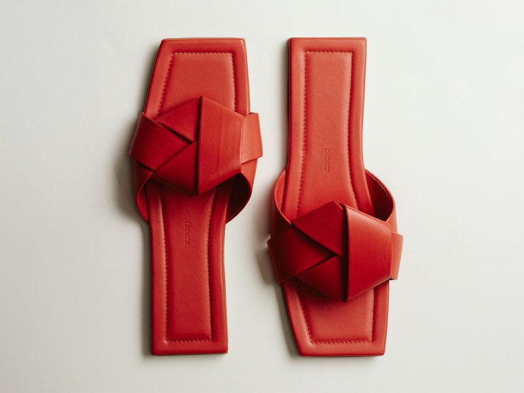 Red sandals by Setchu