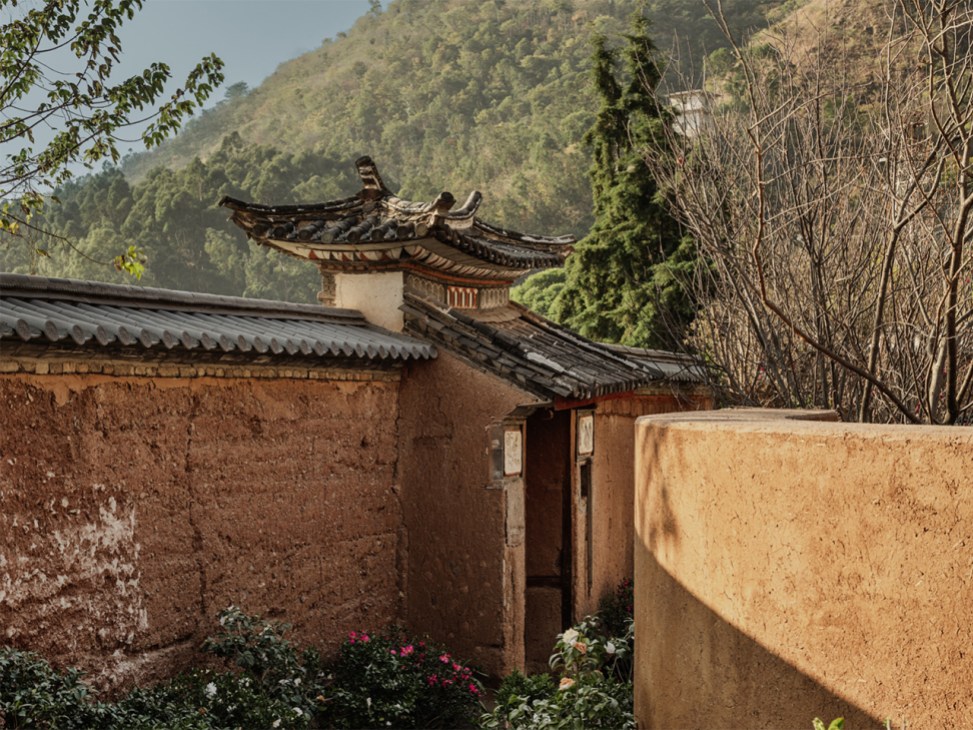 大理下山口温泉汤屋拍摄成片 Down to earth: Outside the Xia Shan Kou hotspring by Xie Ke