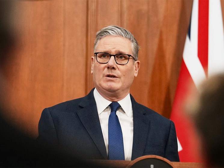 Keir Starmer heads to the Gulf after the US and Iran agree to a ceasefire 