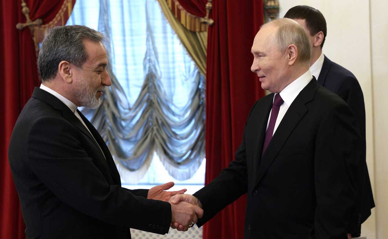 Iran’s top diplomat meets Vladimir Putin as US peace talks stall