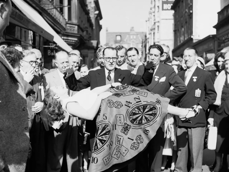 In the era of faceless phone snatchers, I miss the chutzpah of the old-school con man