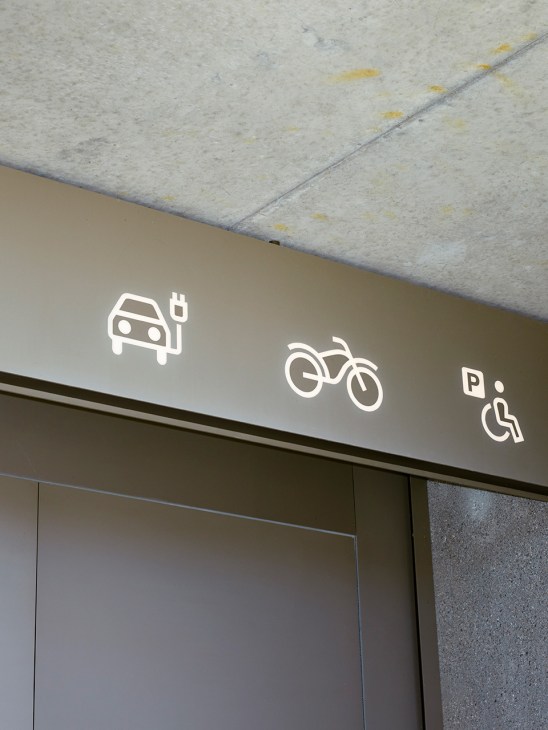 Lift sign inside the Lombard Odier