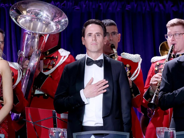 Oz Pearlman on stage at the White House Correspondents' dinner