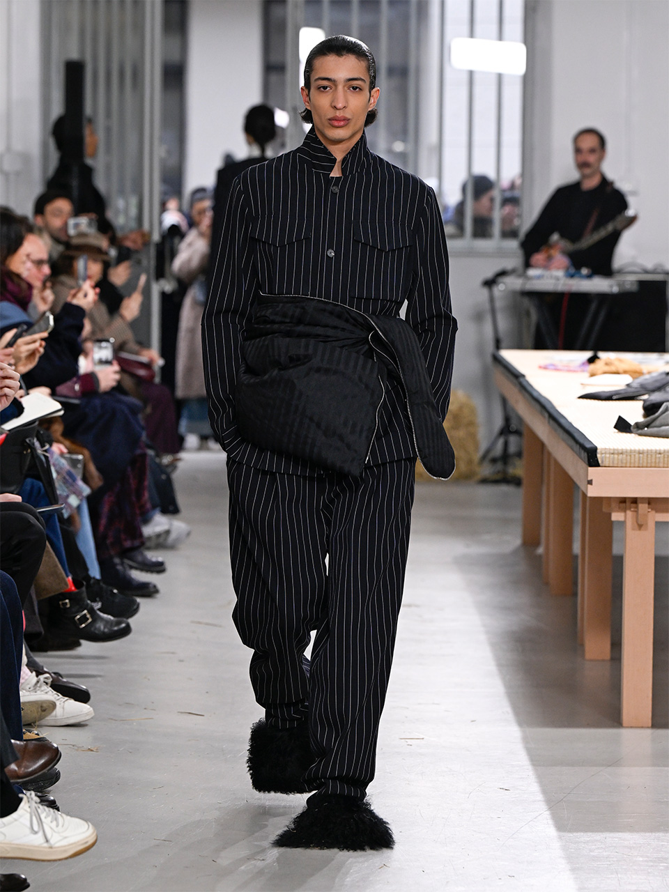 La collection FW2627 de Setchu est apparue sur le podium de la Fashion Week de Milan.