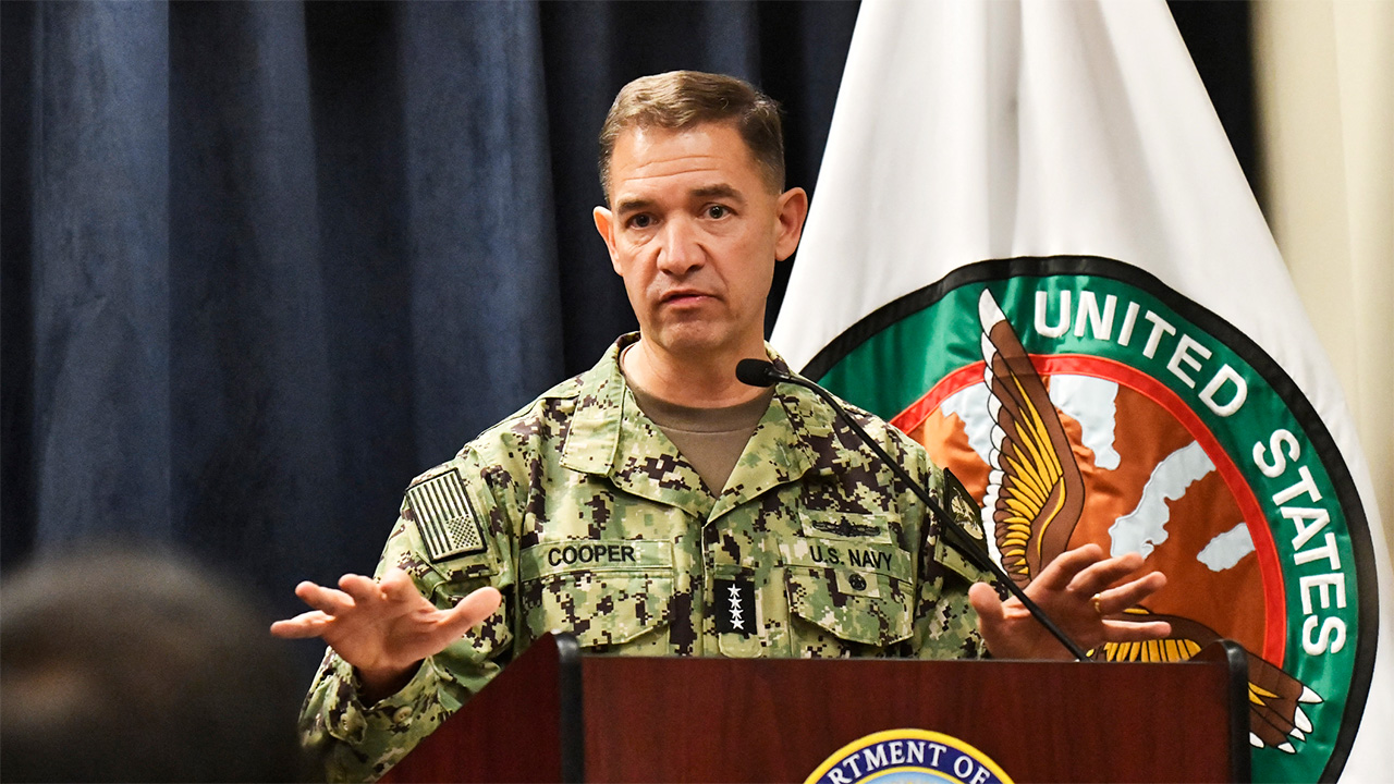 Centcom chief briefs Trump on new plans for ‘short and powerful’ strikes on Iran 