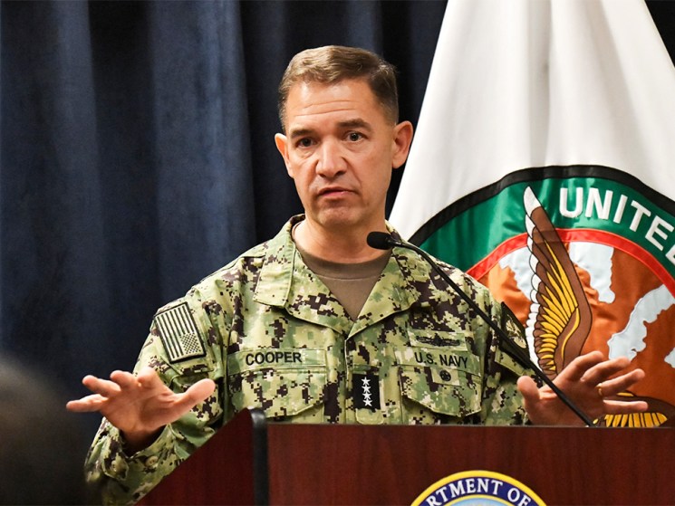 Centcom chief briefs Trump on new plans for ‘short and powerful’ strikes on Iran 