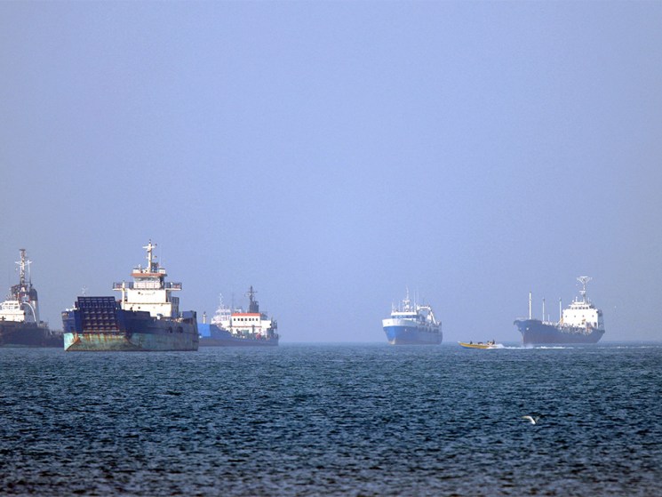 US-Iran ceasefire at breaking point after fresh attacks in the UAE and Strait of Hormuz