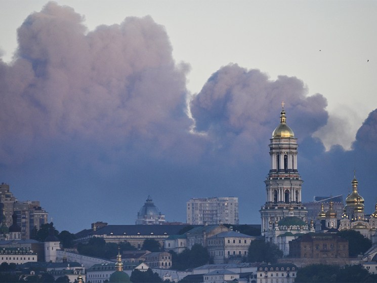 Is Russia preparing a major attack on Ukraine? Will Ukraine call their bluff?