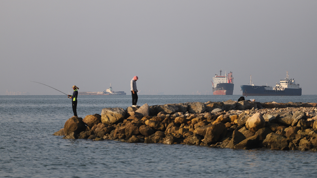 Iran and the US reach a peace deal, with the Strait of Hormuz set to reopen