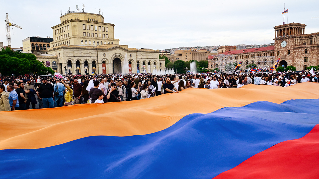Armenia decides between peace and conflict, Russia and Europe