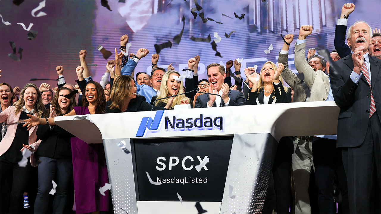 SpaceX’s record IPO, ‘The Guide to Generous Hosting’ and an homage to David Hockney