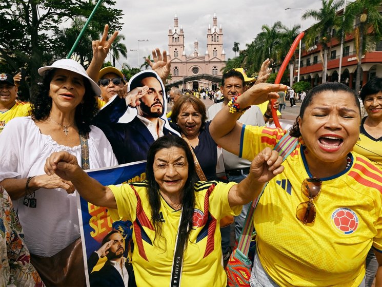 Colombia’s presidential election is a choice between extremes. The country needs to return to the centre