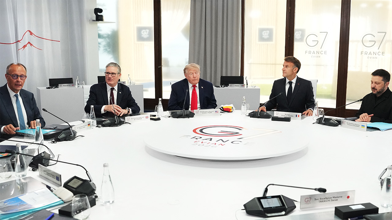 Trump calls on Russia to end the war in Ukraine after meeting Zelensky in France