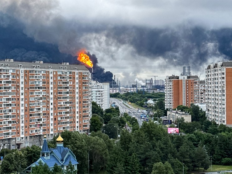 Ukraine targets Moscow with its biggest drone strike of the war
