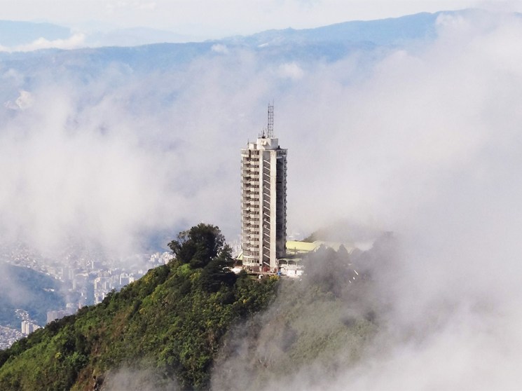 Tall Stories 519: Exploring Caracas’ panoramic Humboldt Hotel