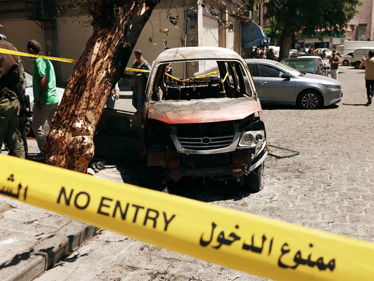 Damascus rocked by explosions during Macron’s visit to Syria: what comes next?