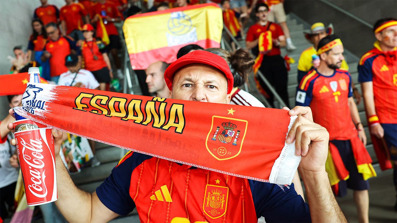 World Cup final: The mood in Argentina and Spain, plus half-time show preview