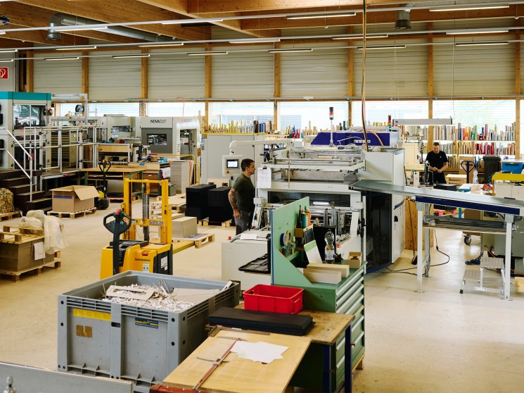 As premium labels return to print, Swiss manufacturer Sonderegger leaves quite the impression