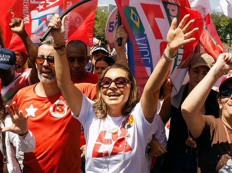 Lula and Flavio Bolsonaro battle for votes ahead of Brazil’s big election day