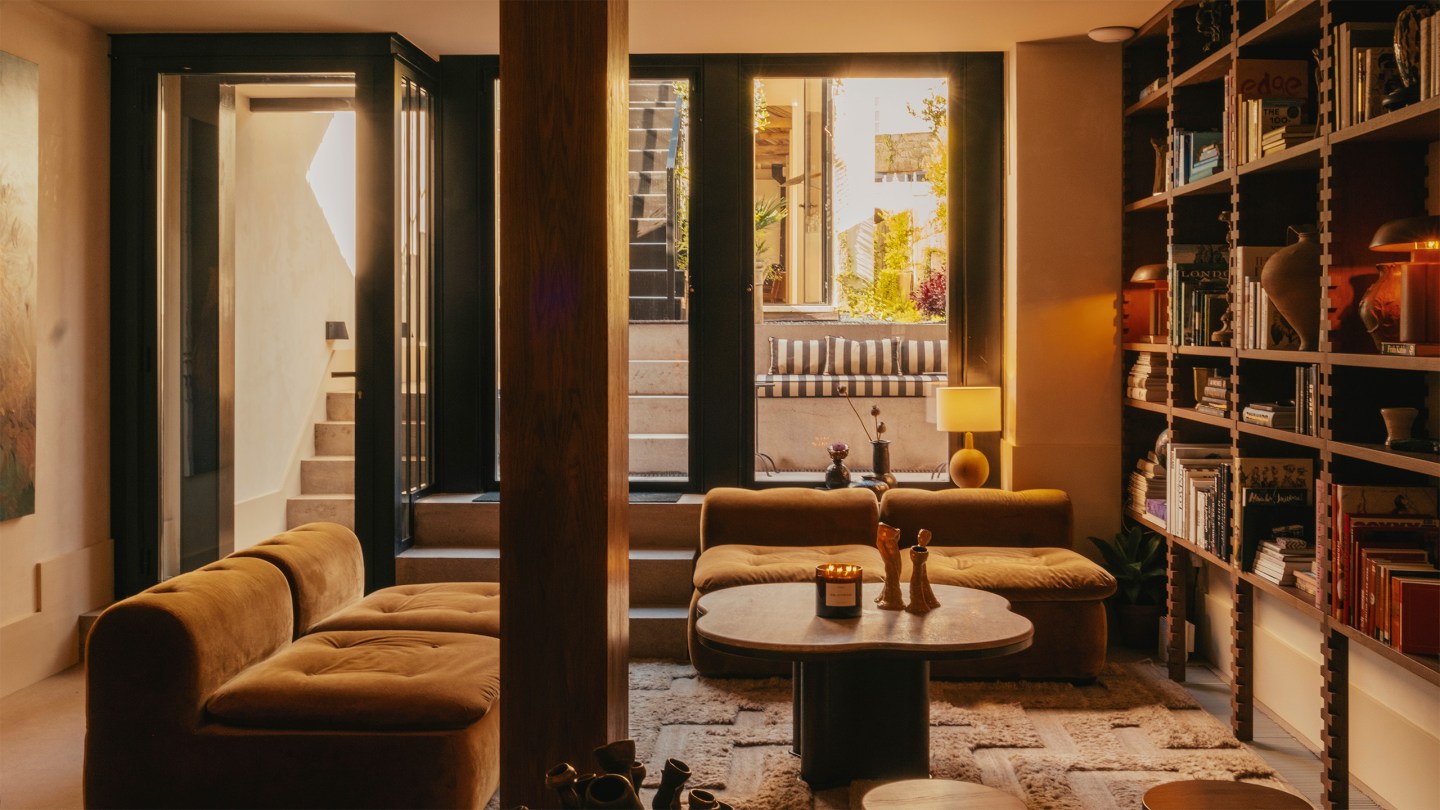 Casa Cedo: A hidden design-led retreat behind a Porto flower shop