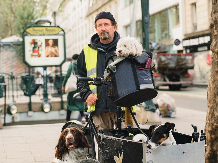 Meet the man schooling Parisians on the etiquette of city living with a dog
