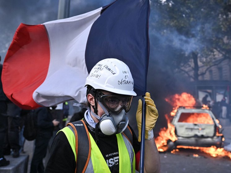 Summits and protests: France riots while Russia leaves Ukraine out of its peace proposal