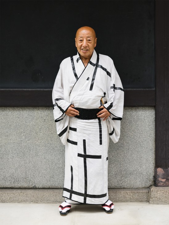 Man wearing white kimono sash with black geometric pattern and black obi belt