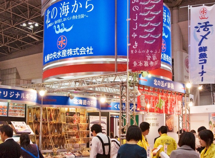 An eye-catching stand for seafood from Hokkaido