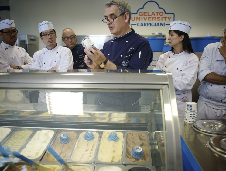 Lesson in how to serve a cup of gelato